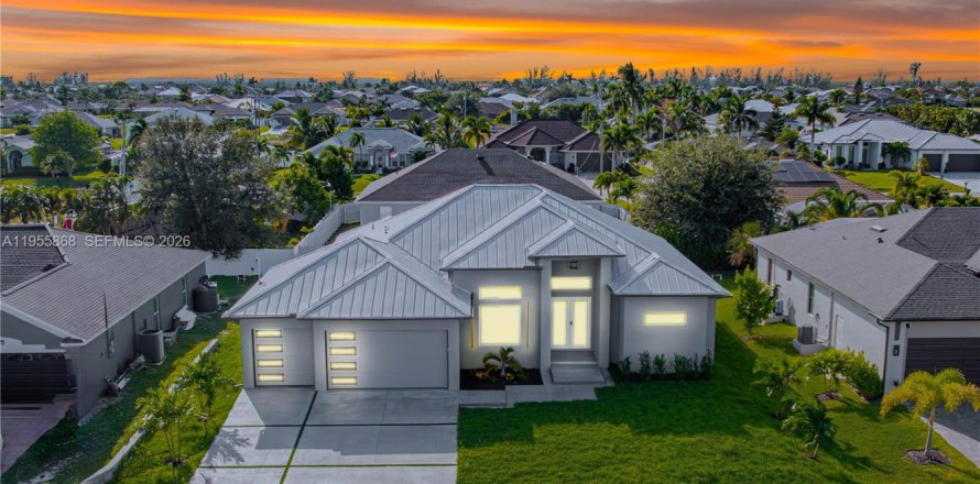 Дом в Кейп-Корал, Флорида 3 спальни № 2009846