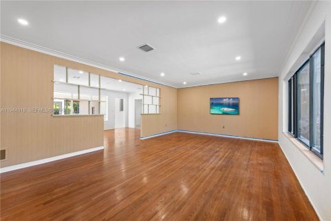 Снять в аренду виллу или дом в Майами-Шорс, Флорида 3 спальни, 188.68м2, № 2001458 - фото 9