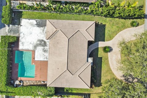 Снять в аренду виллу или дом в Майами-Шорс, Флорида 3 спальни, 188.68м2, № 2001458 - фото 24