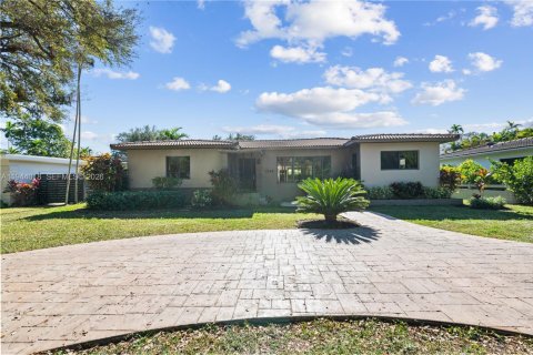 Снять в аренду виллу или дом в Майами-Шорс, Флорида 3 спальни, 188.68м2, № 2001458 - фото 3