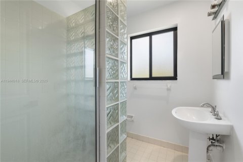 Снять в аренду виллу или дом в Майами-Шорс, Флорида 3 спальни, 188.68м2, № 2001458 - фото 16