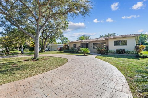 Снять в аренду виллу или дом в Майами-Шорс, Флорида 3 спальни, 188.68м2, № 2001458 - фото 4