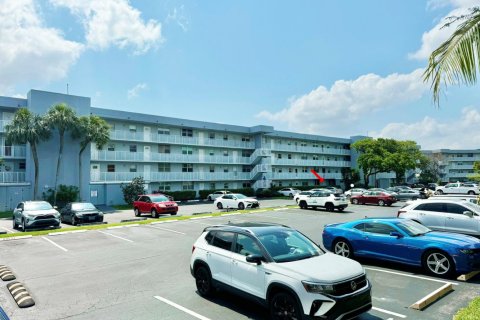 Condominio en alquiler en Oakland Park, Florida, 2 dormitorios, 90.58 m2 № 1182992 - foto 1