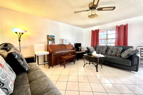 Снять в аренду кондоминиум в Делрей-Бич, Флорида 2 спальни, 83.8м2, № 2005232 - фото 2