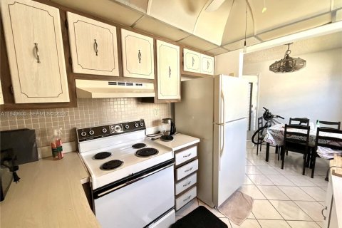 Снять в аренду кондоминиум в Делрей-Бич, Флорида 2 спальни, 83.8м2, № 2005232 - фото 9