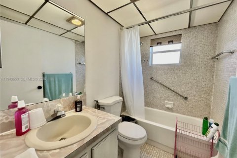 Снять в аренду кондоминиум в Делрей-Бич, Флорида 2 спальни, 83.8м2, № 2005232 - фото 15