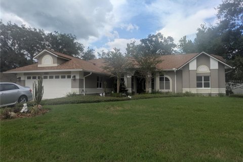 House in Apopka, Florida 3 bedrooms, 165.46 sq.m. № 1885235 - photo 1