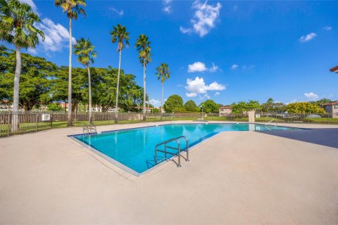 Condominio en venta en Pembroke Pines, Florida, 1 dormitorio, 66.89 m2 № 1956562 - foto 26