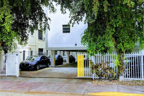 Кондоминиум с 2 спальнями в Майами-Бич, Флорида № 2008009