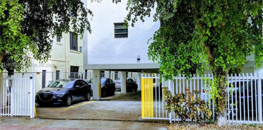 Кондоминиум с 2 спальнями в Майами-Бич, Флорида № 2008009