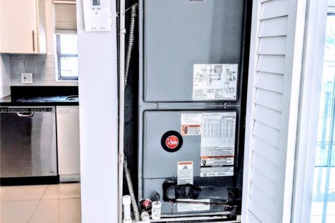 Купить кондоминиум в Майами-Бич, Флорида 2 спальни, 90.67м2, № 2008009 - фото 5