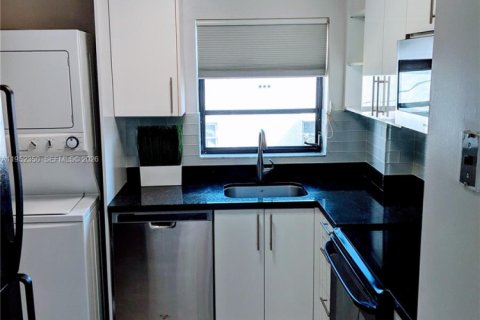 Купить кондоминиум в Майами-Бич, Флорида 2 спальни, 90.67м2, № 2008009 - фото 3