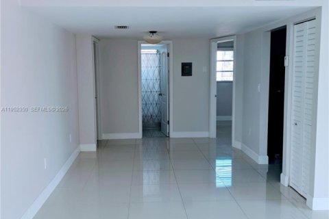 Купить кондоминиум в Майами-Бич, Флорида 2 спальни, 90.67м2, № 2008009 - фото 8