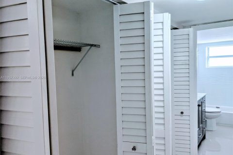 Купить кондоминиум в Майами-Бич, Флорида 2 спальни, 90.67м2, № 2008009 - фото 17