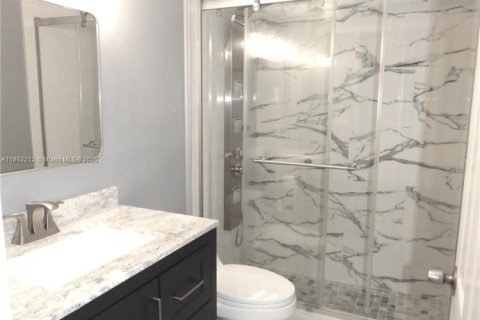Copropriété à louer à Hollywood, Floride: 2 chambres, 111.2 m2 № 1890651 - photo 3