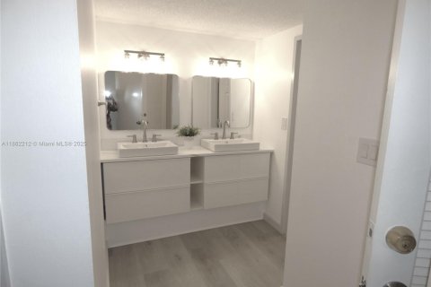 Copropriété à louer à Hollywood, Floride: 2 chambres, 111.2 m2 № 1890651 - photo 6