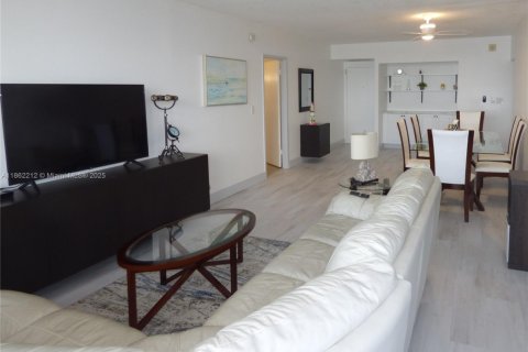 Copropriété à louer à Hollywood, Floride: 2 chambres, 111.2 m2 № 1890651 - photo 2