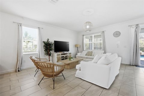 Villa ou maison à vendre à Kissimmee, Floride: 8 chambres, 398.46 m2 № 2143625 - photo 16
