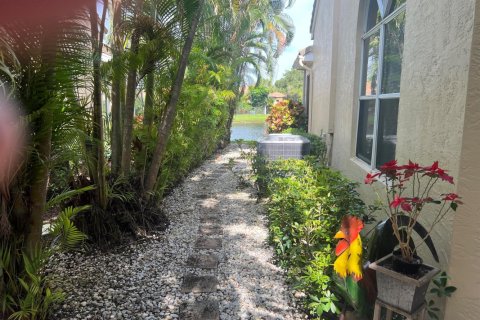 House in Lake Worth, Florida 3 bedrooms, 177.44 sq.m. № 1129083 - photo 1