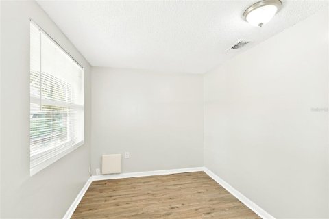 Villa ou maison à louer à Tampa, Floride: 4 chambres, 97.92 m2 № 2403087 - photo 8