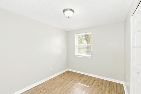 Villa ou maison à louer à Tampa, Floride: 4 chambres, 97.92 m2 № 2403087 - photo 6