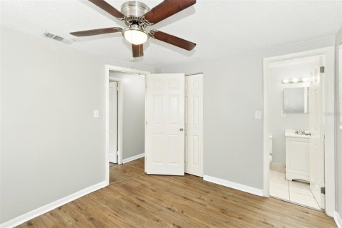 Villa ou maison à louer à Tampa, Floride: 4 chambres, 97.92 m2 № 2403087 - photo 11
