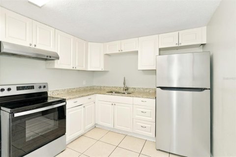 Villa ou maison à louer à Tampa, Floride: 4 chambres, 97.92 m2 № 2403087 - photo 3