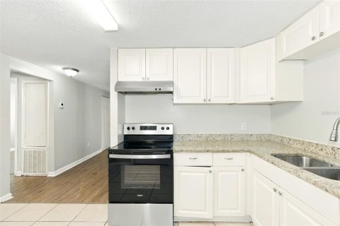 Villa ou maison à louer à Tampa, Floride: 4 chambres, 97.92 m2 № 2403087 - photo 2