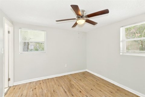 Villa ou maison à louer à Tampa, Floride: 4 chambres, 97.92 m2 № 2403087 - photo 10