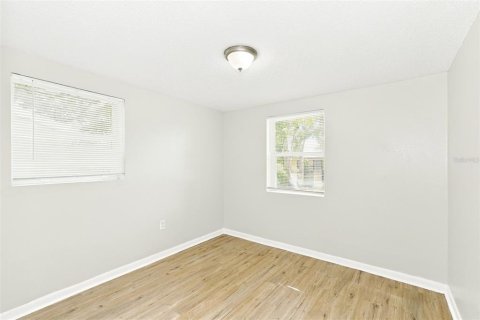 Villa ou maison à louer à Tampa, Floride: 4 chambres, 97.92 m2 № 2403087 - photo 5