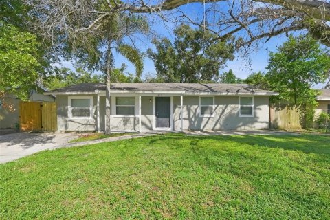 Villa ou maison à Tampa, Floride 4 chambres, 97.92 m2 № 2403087