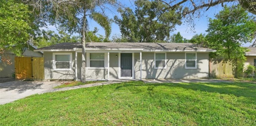 Villa ou maison à Tampa, Floride 4 chambres, 97.92 m2 № 2403087