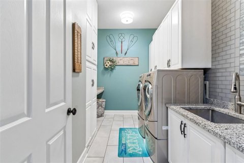 Casa en venta en Dade City, Florida, 6 dormitorios, 402.92 m2 № 2152325 - foto 23