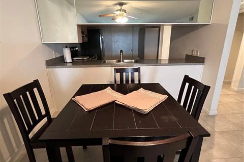 Condominio en alquiler en New Port Richey, Florida, 2 dormitorios, 101.82 m2 № 1918013 - foto 4