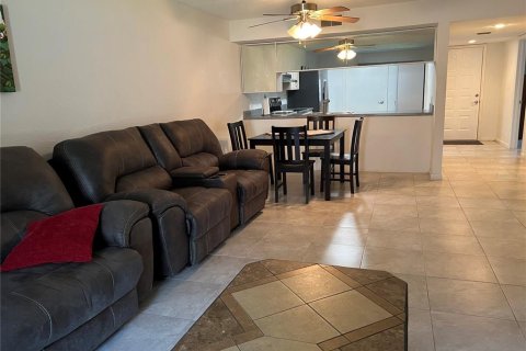 Condominio en alquiler en New Port Richey, Florida, 2 dormitorios, 101.82 m2 № 1918013 - foto 6