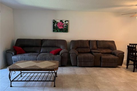 Condominio en alquiler en New Port Richey, Florida, 2 dormitorios, 101.82 m2 № 1918013 - foto 5