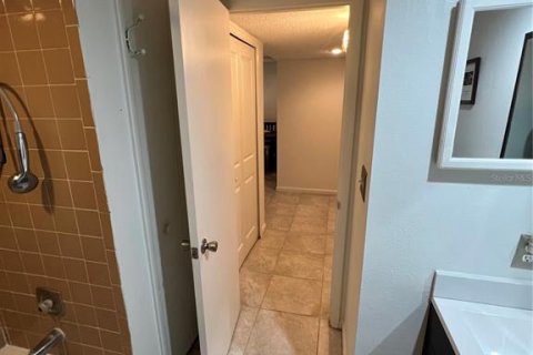 Condominio en alquiler en New Port Richey, Florida, 2 dormitorios, 101.82 m2 № 1918013 - foto 10