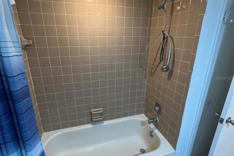 Condominio en alquiler en New Port Richey, Florida, 2 dormitorios, 101.82 m2 № 1918013 - foto 11
