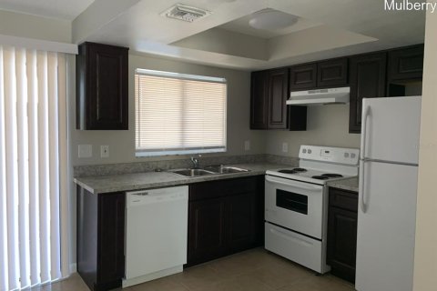 Touwnhouse à louer à Mulberry, Floride: 2 chambres, 120.77 m2 № 2114438 - photo 2