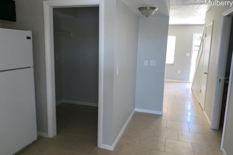 Touwnhouse à louer à Mulberry, Floride: 2 chambres, 120.77 m2 № 2114438 - photo 4