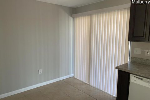 Touwnhouse à louer à Mulberry, Floride: 2 chambres, 120.77 m2 № 2114438 - photo 3