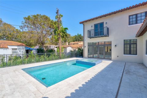 House in Coral Gables, Florida 4 bedrooms, 343.92 sq.m. № 2040107 - photo 20