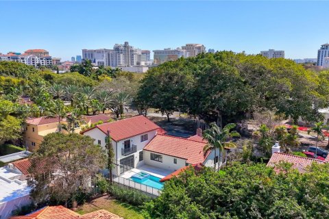 House in Coral Gables, Florida 4 bedrooms, 343.92 sq.m. № 2040107 - photo 23