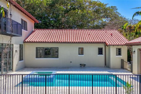 House in Coral Gables, Florida 4 bedrooms, 343.92 sq.m. № 2040107 - photo 30