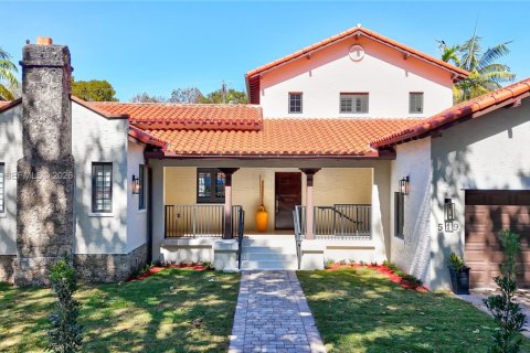 House in Coral Gables, Florida 4 bedrooms, 343.92 sq.m. № 2040107 - photo 5