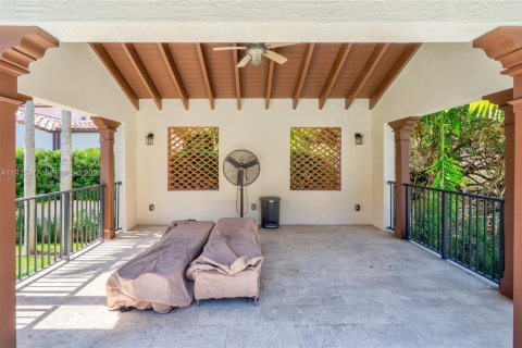 House in Coral Gables, Florida 4 bedrooms, 343.92 sq.m. № 2040107 - photo 17