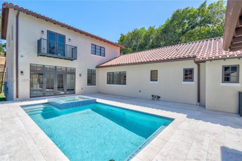 House in Coral Gables, Florida 4 bedrooms, 343.92 sq.m. № 2040107 - photo 19