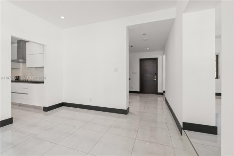 House in Coral Gables, Florida 4 bedrooms, 343.92 sq.m. № 2040107 - photo 9