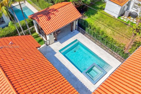 House in Coral Gables, Florida 4 bedrooms, 343.92 sq.m. № 2040107 - photo 24