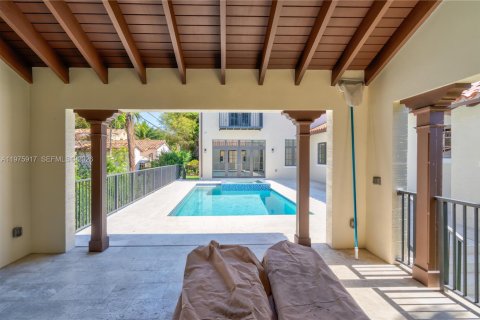 House in Coral Gables, Florida 4 bedrooms, 343.92 sq.m. № 2040107 - photo 18